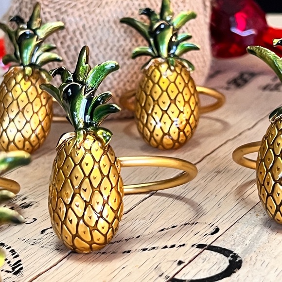 Vintage golden pineapple napkin rings set of 7 napkin holders - Picture 7 of 7